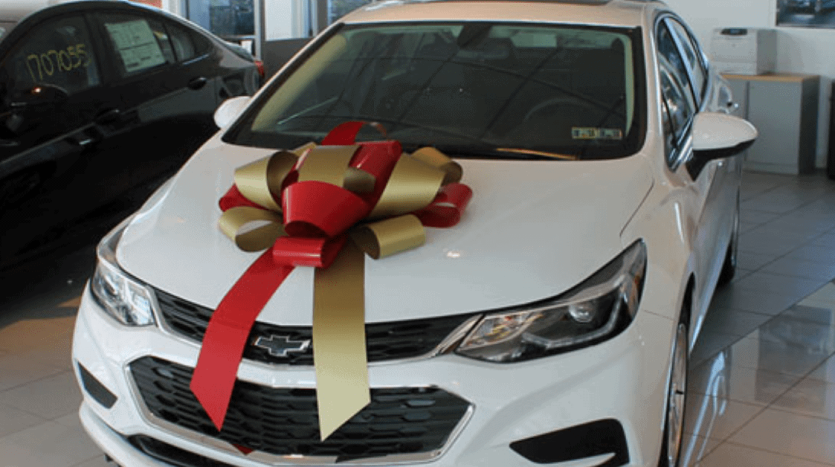 Username Limited Rewards Employee of the year with Brand new car at Thamini Awards